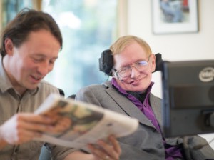 550x412xHawking-and-his-carer-Pete-read-the-paper_small-e1417541602261-550x412_jpg_pagespeed_ic_Gywh7SKWOw