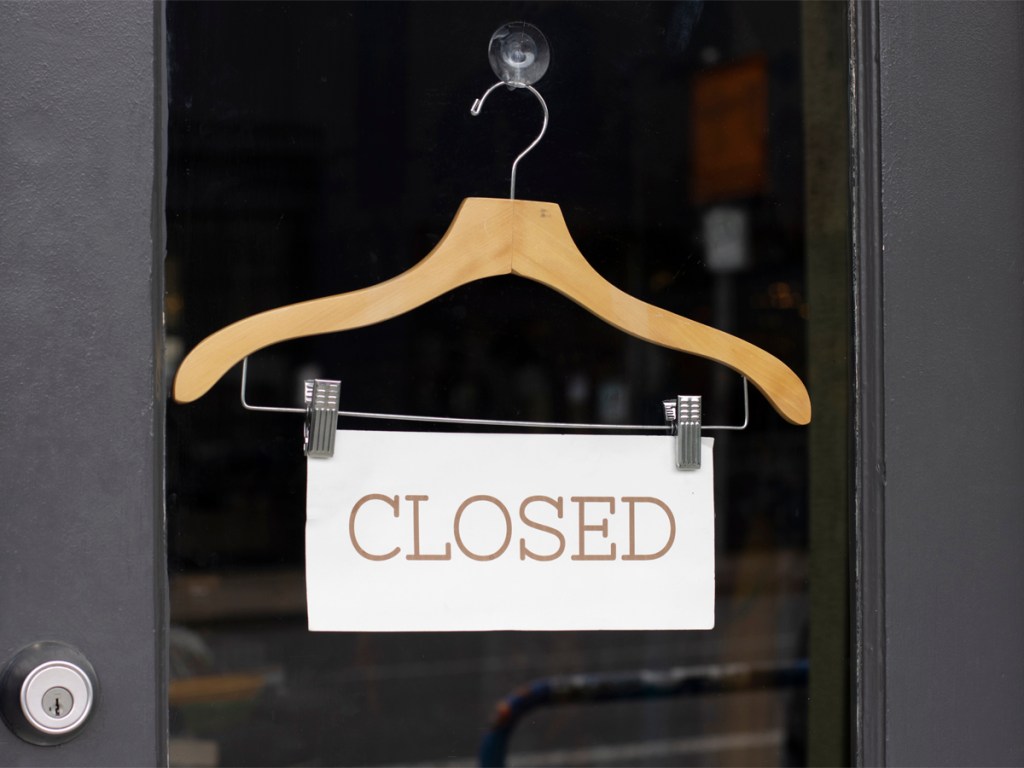 Closed sign at the entrance to a retail store.